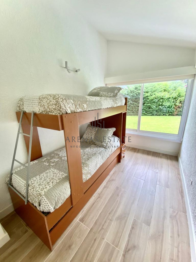 Casa ID.2178 - Casa en alquiler temporario Playa Mansa 4 dormitorios