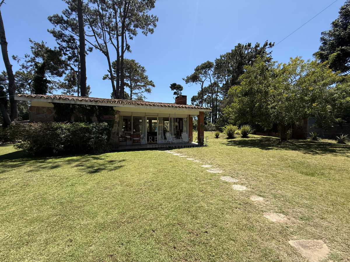 Casa ID.4175 - Casa en venta - Ubicación estratégica y gran terreno