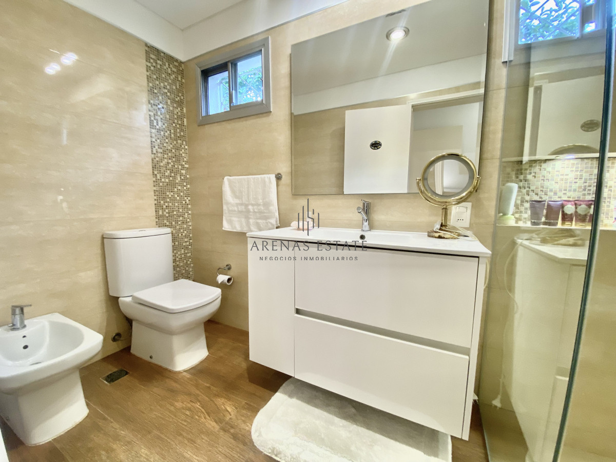 Casa ID.3816 - Casa en venta en Barrio Cantegril Punta del Este 