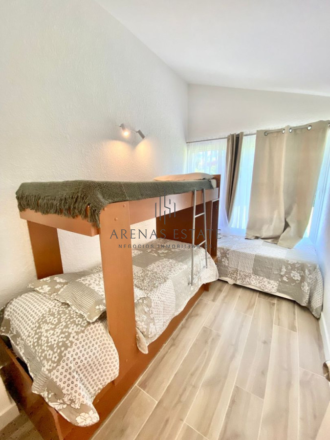 Casa ID.2178 - Casa en alquiler temporario Playa Mansa 4 dormitorios