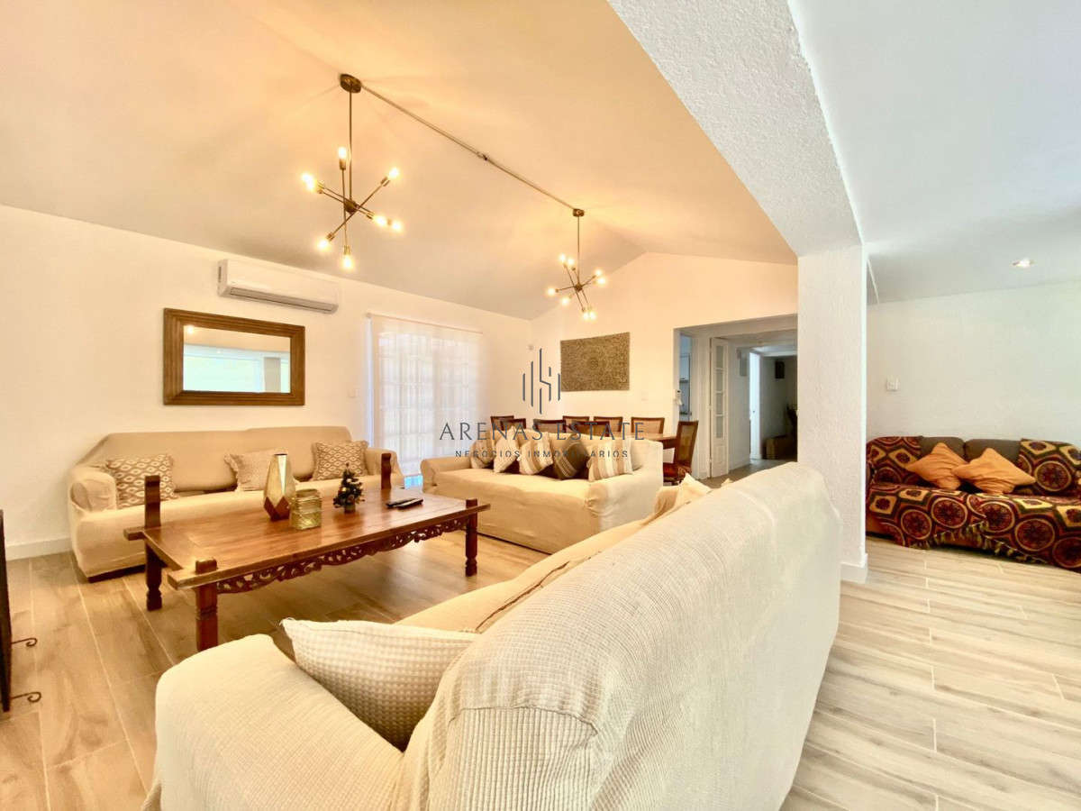 Casa ID.2178 - Casa en alquiler temporario Playa Mansa 4 dormitorios