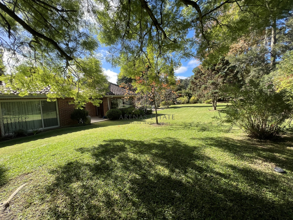 Casa ID.2967 - Venta de Casa 4 DORMITORIOS en Club del Lago golf, Punta Ballena, Punta del Este
