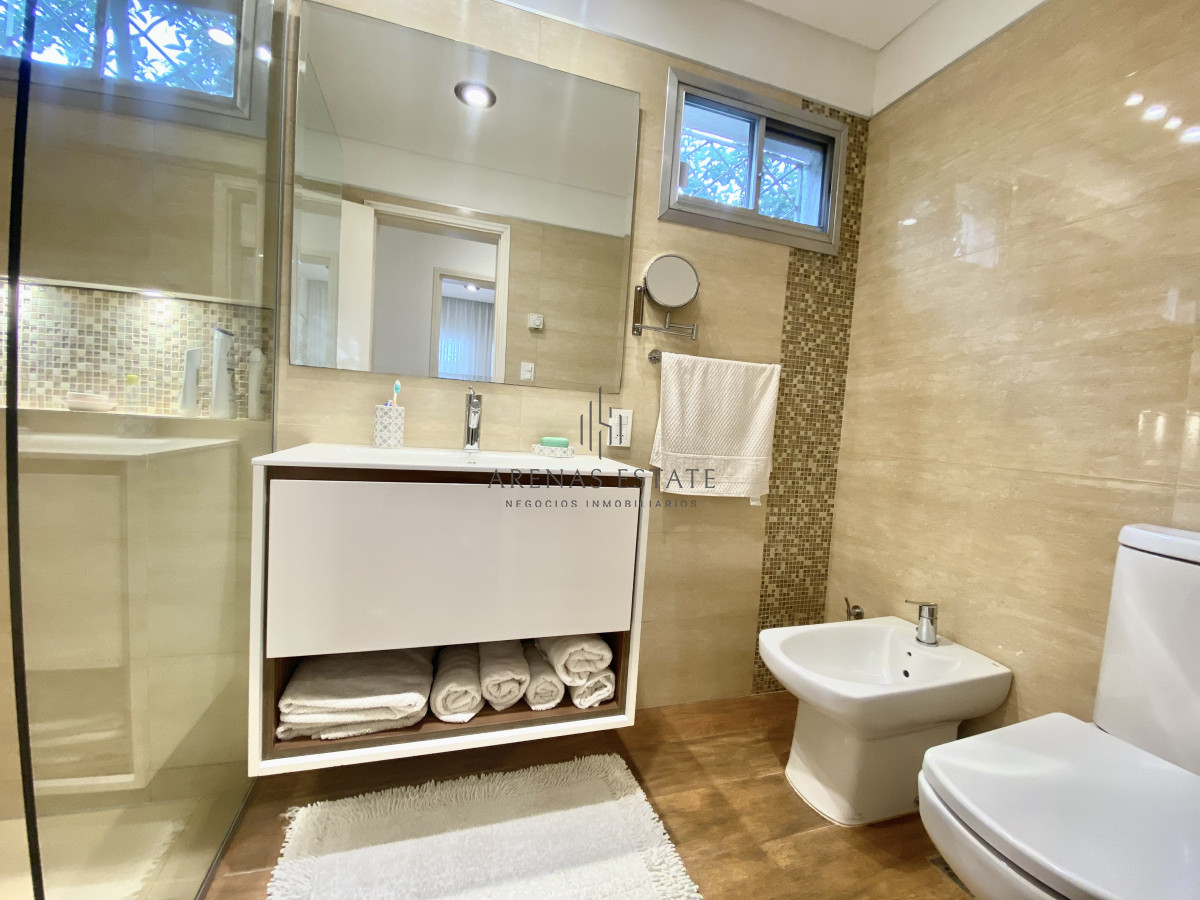 Casa ID.3816 - Casa en venta en Barrio Cantegril Punta del Este 