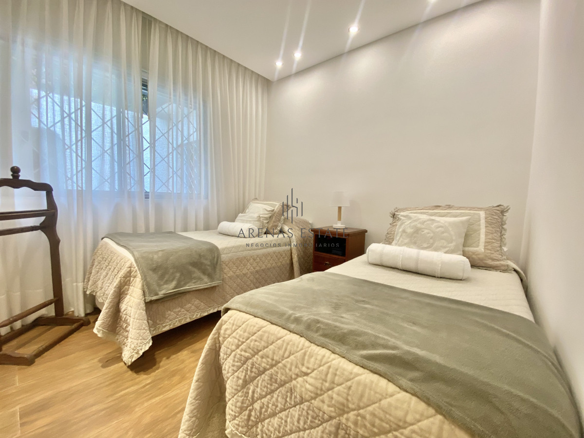Casa ID.3816 - Casa en venta en Barrio Cantegril Punta del Este 