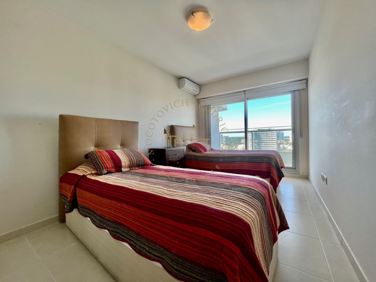 Apartamento ID.3009 - Apartamento en alquiler temporario Playa Mansa 2 dormitorios SEASONS TOWER