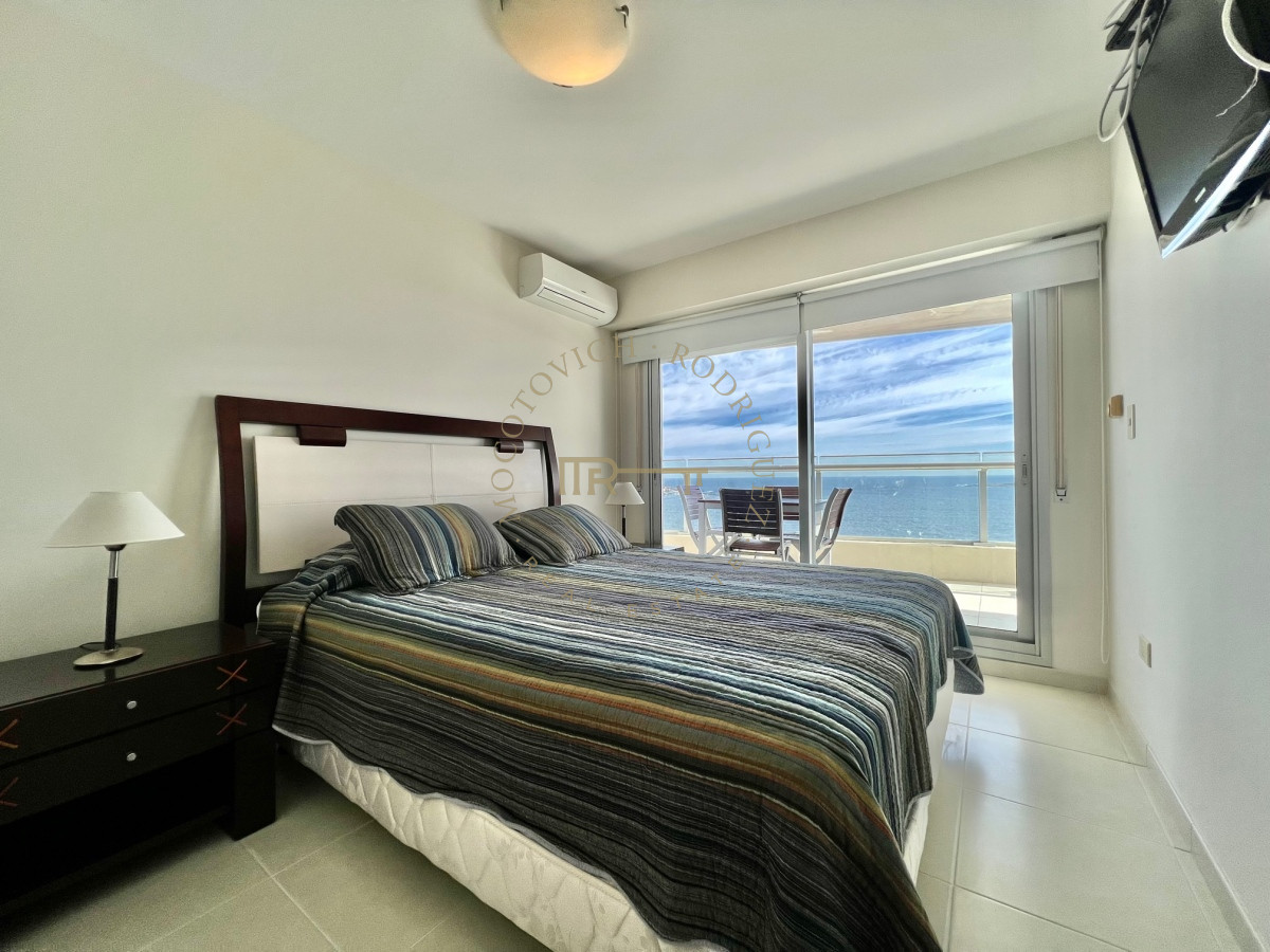 Apartamento ID.3009 - Apartamento en alquiler temporario Playa Mansa 2 dormitorios SEASONS TOWER