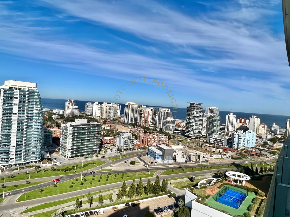 Apartamento ID.3009 - Apartamento en alquiler temporario Playa Mansa 2 dormitorios SEASONS TOWER