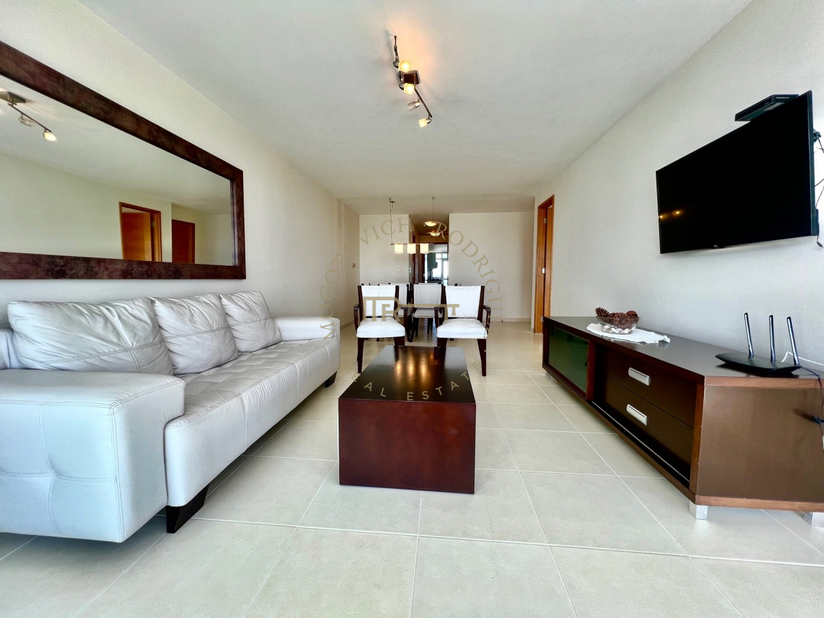 Apartamento ID.3009 - Apartamento en alquiler temporario Playa Mansa 2 dormitorios SEASONS TOWER