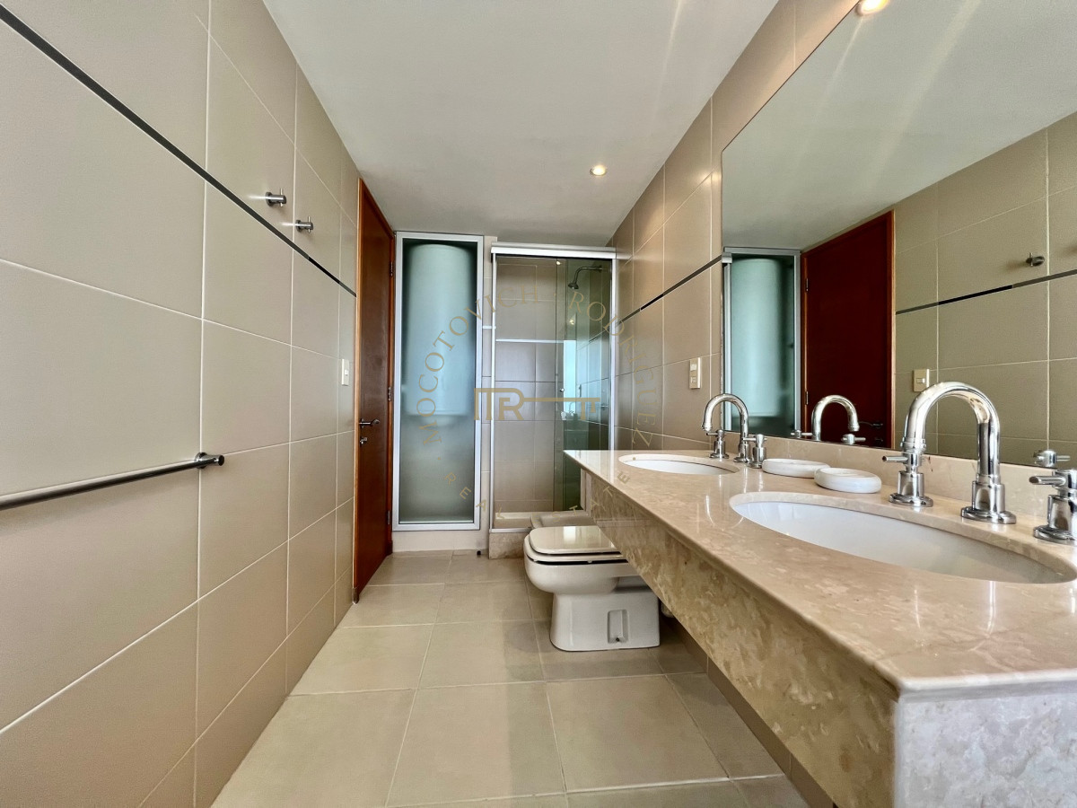 Apartamento ID.3009 - Apartamento en alquiler temporario Playa Mansa 2 dormitorios SEASONS TOWER