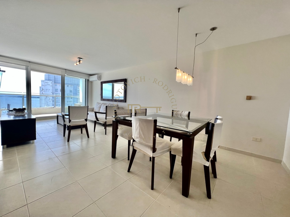 Apartamento ID.3009 - Apartamento en alquiler temporario Playa Mansa 2 dormitorios SEASONS TOWER