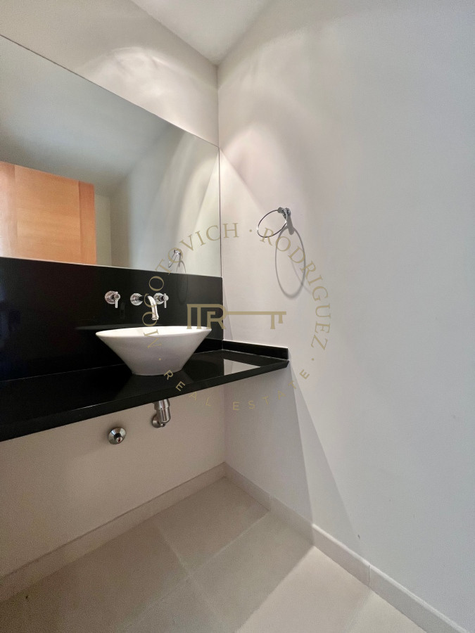 Apartamento ID.3009 - Apartamento en alquiler temporario Playa Mansa 2 dormitorios SEASONS TOWER