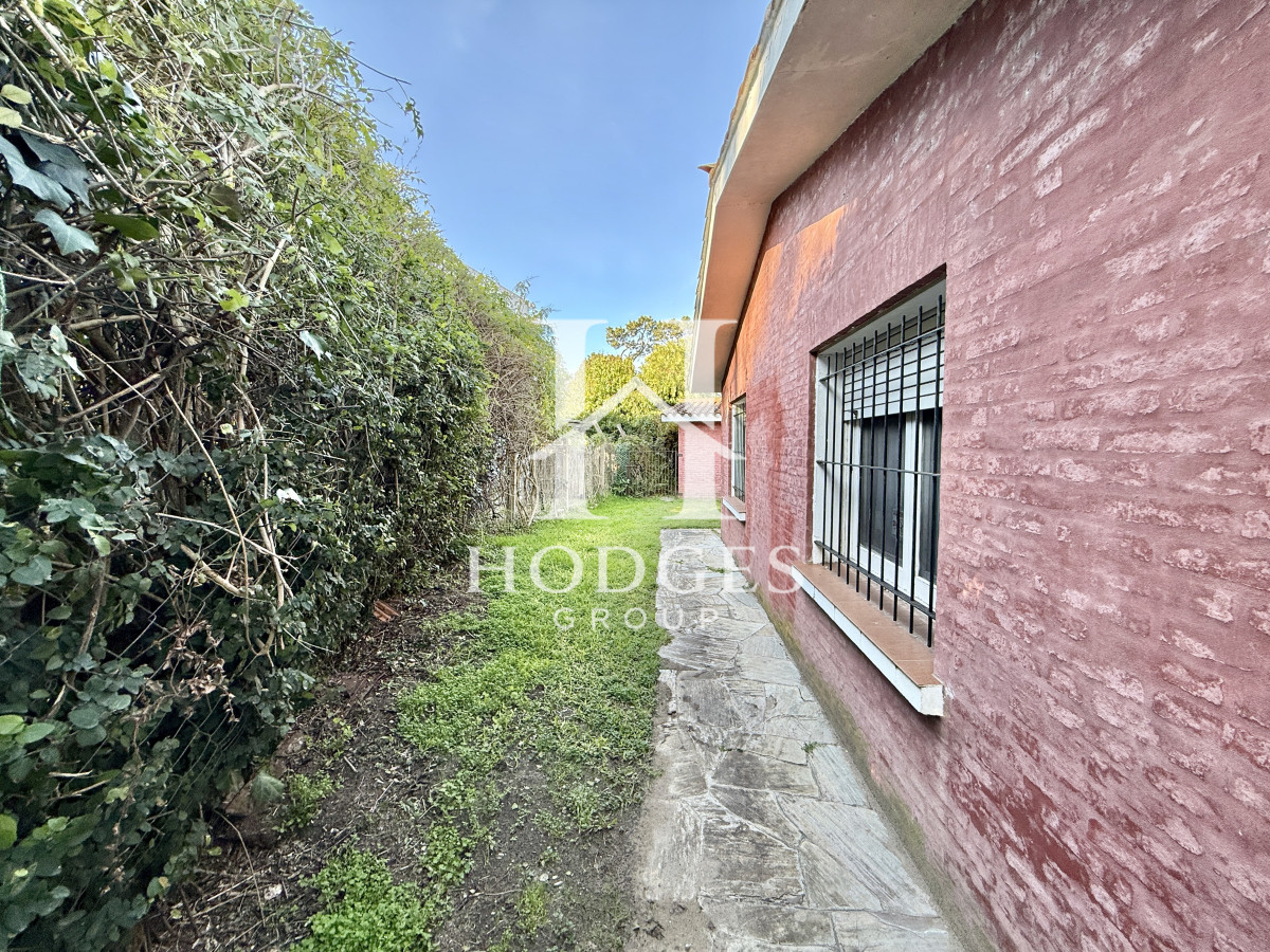 Casa ID.642 - OPORTUNIDAD CASA EN PLAYA MANSA EN 4 DORMITORIOS ZONA CON POTENCIAL COMERCIAL