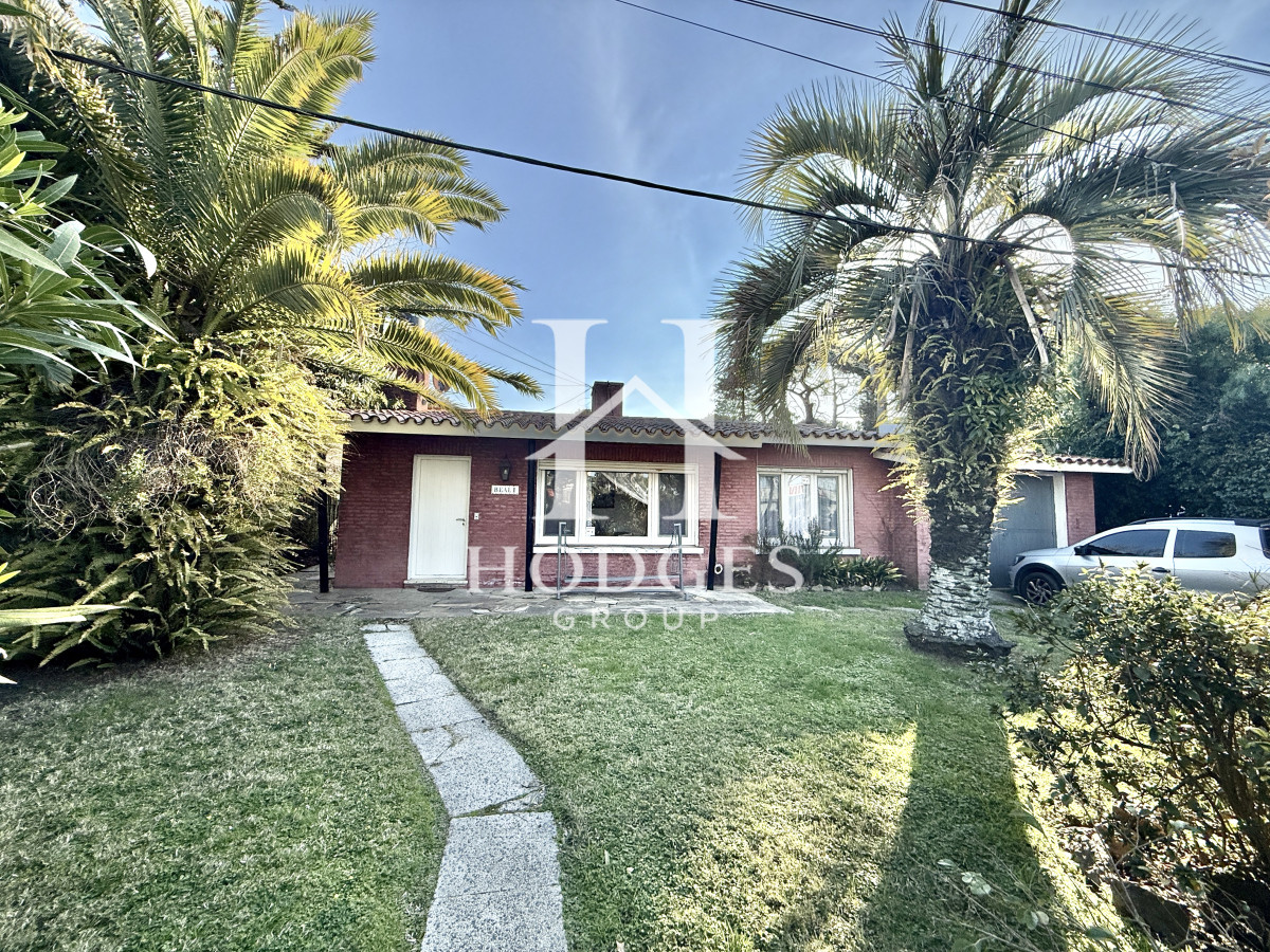 Casa ID.642 - OPORTUNIDAD CASA EN PLAYA MANSA EN 4 DORMITORIOS ZONA CON POTENCIAL COMERCIAL