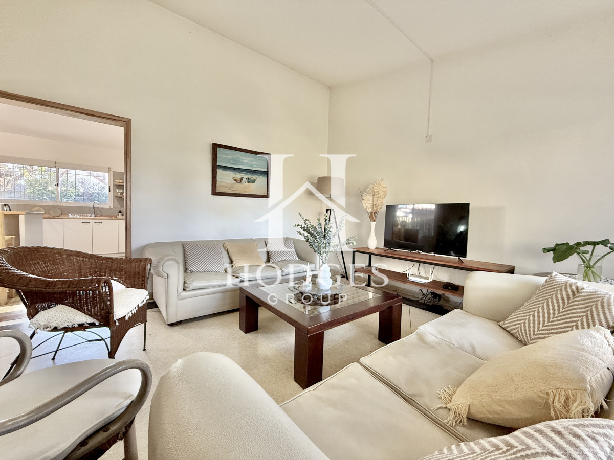 Casa ID.642 - OPORTUNIDAD CASA EN PLAYA MANSA EN 4 DORMITORIOS ZONA CON POTENCIAL COMERCIAL