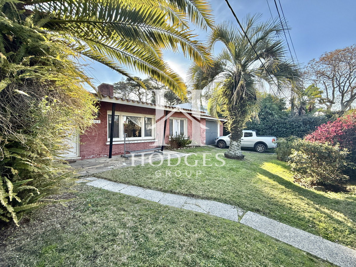 Casa ID.642 - OPORTUNIDAD CASA EN PLAYA MANSA EN 4 DORMITORIOS ZONA CON POTENCIAL COMERCIAL