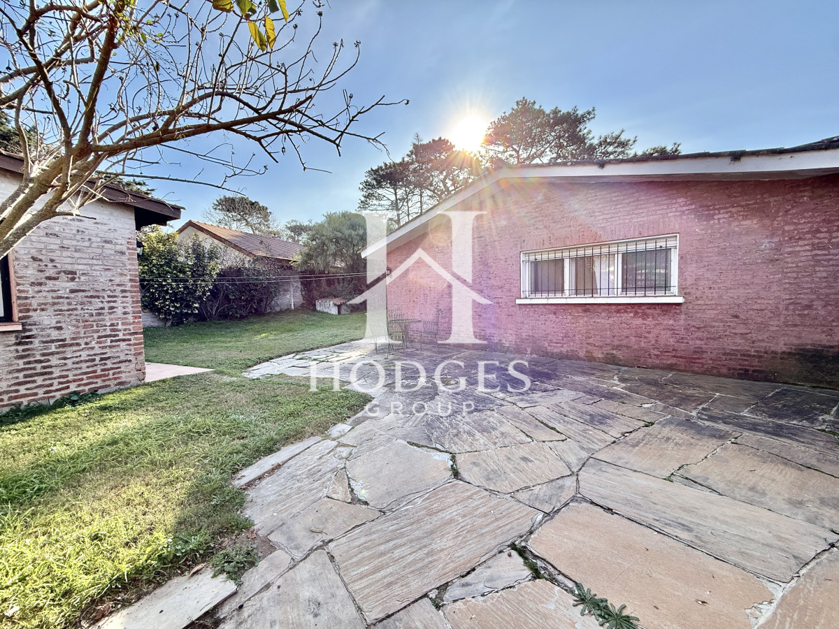 Casa ID.642 - OPORTUNIDAD CASA EN PLAYA MANSA EN 4 DORMITORIOS ZONA CON POTENCIAL COMERCIAL
