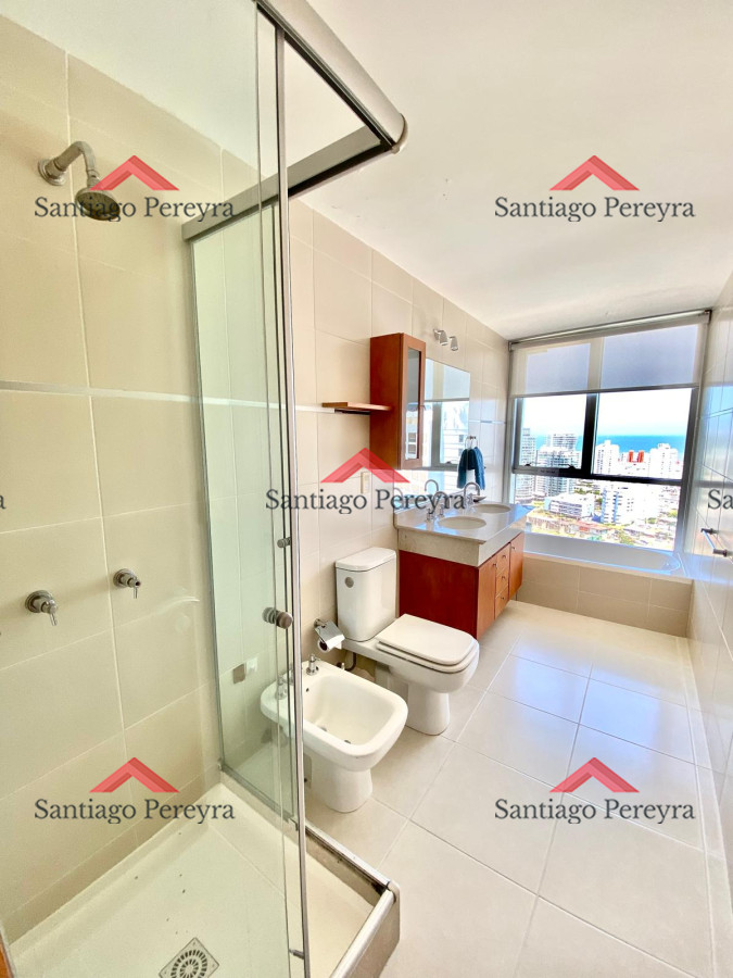 Apartamento ID.15899 - Apartamento en alquiler temporario Playa Mansa 3 dormitorios