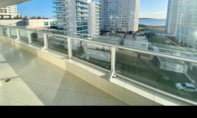 Apartamento 3 dormitorios en Playa Mansa Punta del Este
