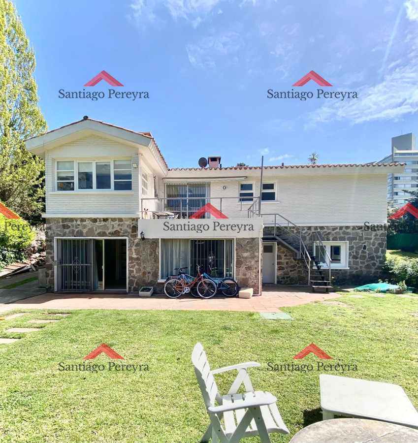 Casa ID.13422 - Venta Casa 4 dormitorios en gran terreno Playa Mansa, Punta del Este