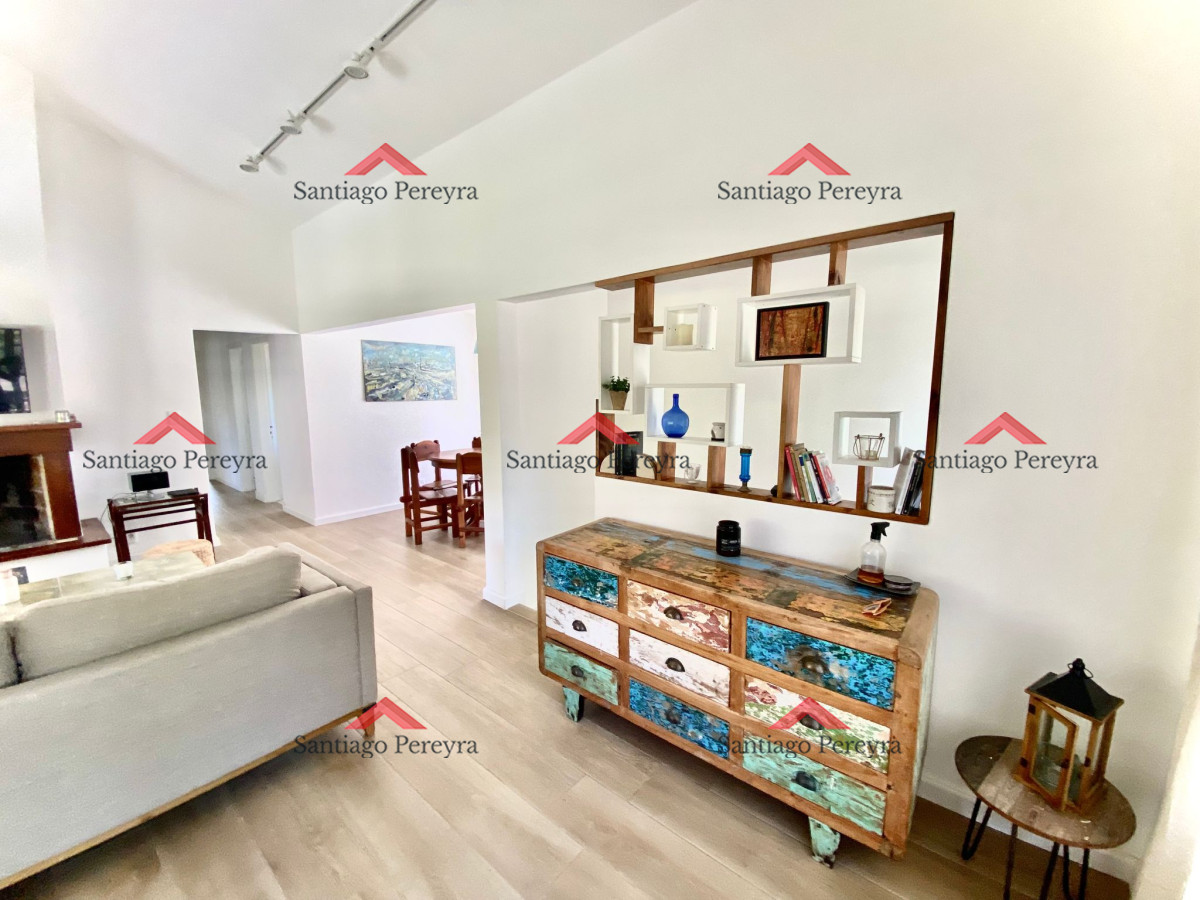 Casa ID.13422 - Venta Casa 4 dormitorios en gran terreno Playa Mansa, Punta del Este