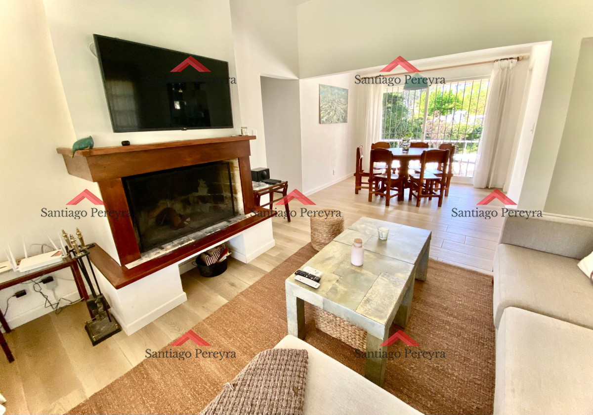 Casa ID.13422 - Venta Casa 4 dormitorios en gran terreno Playa Mansa, Punta del Este