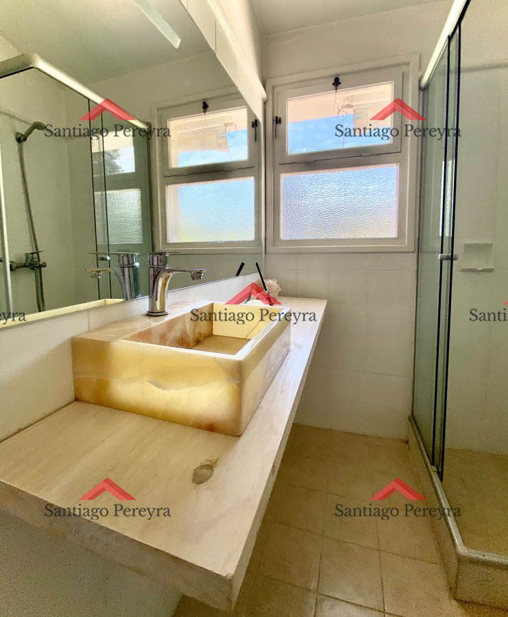 Casa ID.13422 - Venta Casa 4 dormitorios en gran terreno Playa Mansa, Punta del Este