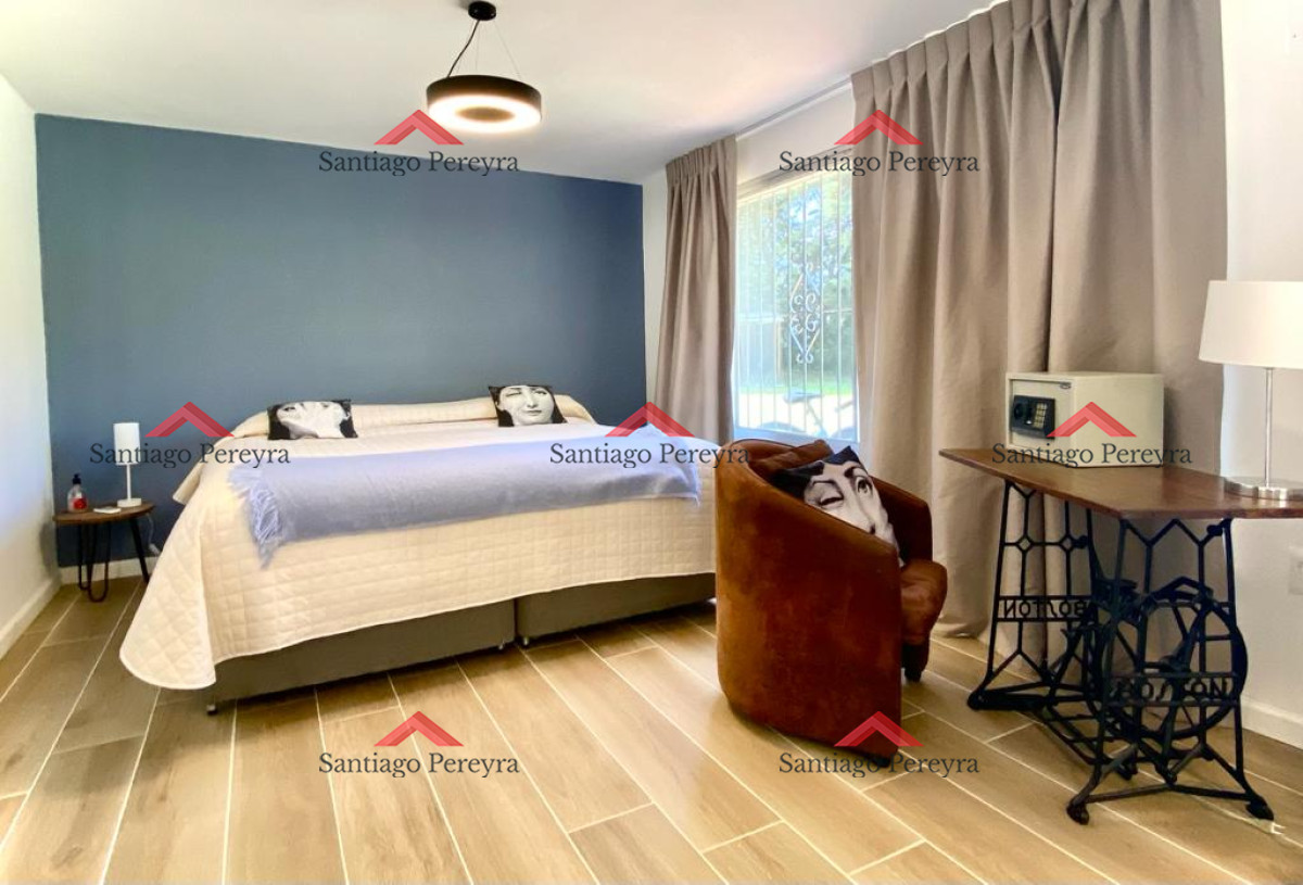 Casa ID.13422 - Venta Casa 4 dormitorios en gran terreno Playa Mansa, Punta del Este