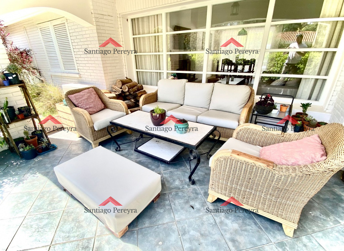 Casa ID.13422 - Venta Casa 4 dormitorios en gran terreno Playa Mansa, Punta del Este