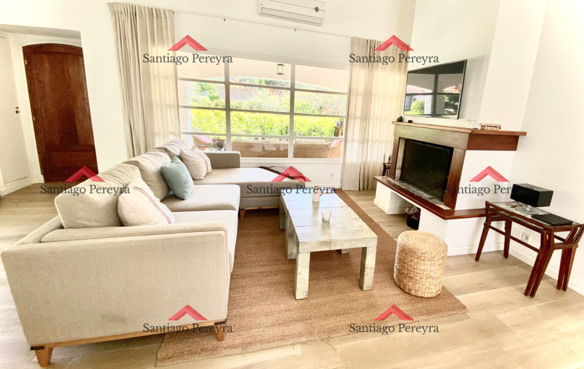 Casa ID.13422 - Venta Casa 4 dormitorios en gran terreno Playa Mansa, Punta del Este