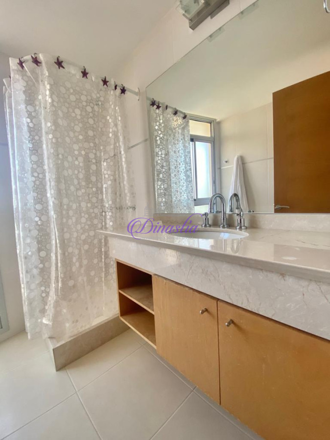Apartamento ID.406 - Venta y Alquiler Apartamento de 3 dormitorios en Playa Mansa, Punta del Este