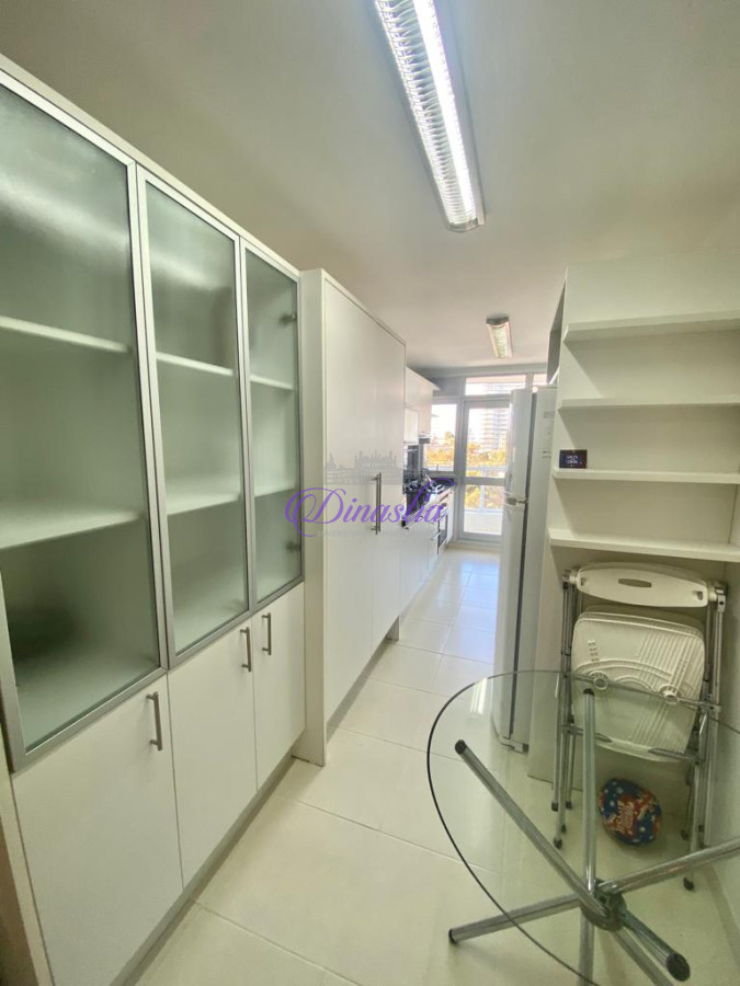 Apartamento ID.406 - Venta y Alquiler Apartamento de 3 dormitorios en Playa Mansa, Punta del Este