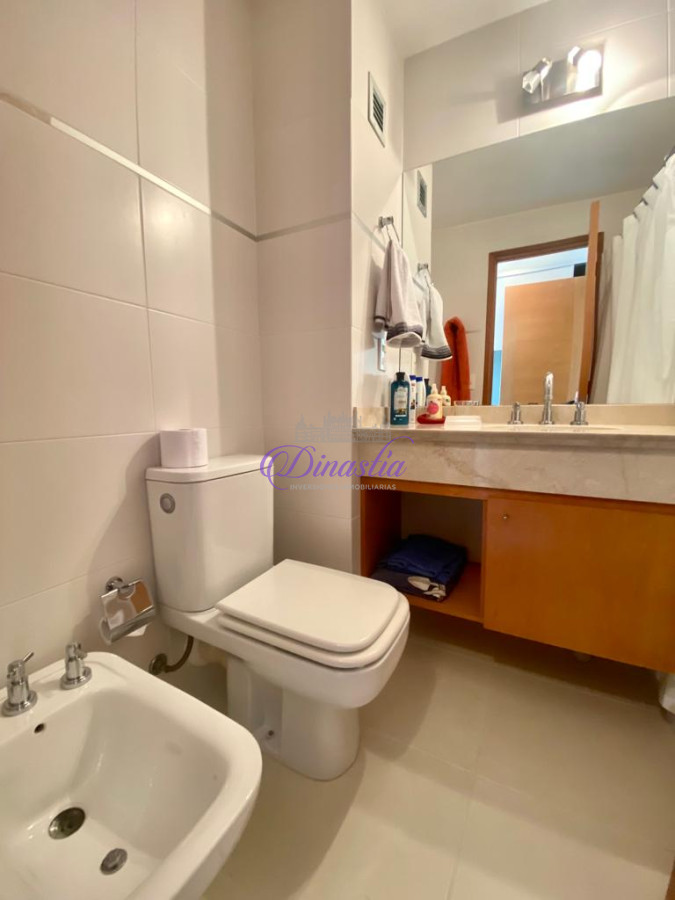 Apartamento ID.406 - Venta y Alquiler Apartamento de 3 dormitorios en Playa Mansa, Punta del Este