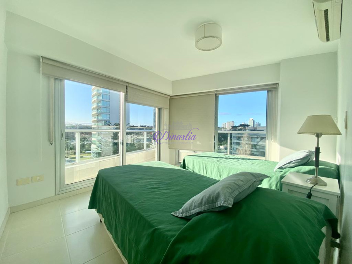 Apartamento ID.406 - Venta y Alquiler Apartamento de 3 dormitorios en Playa Mansa, Punta del Este