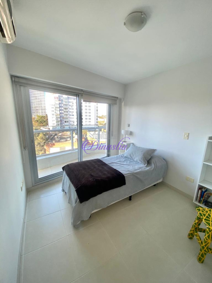 Apartamento ID.406 - Venta y Alquiler Apartamento de 3 dormitorios en Playa Mansa, Punta del Este