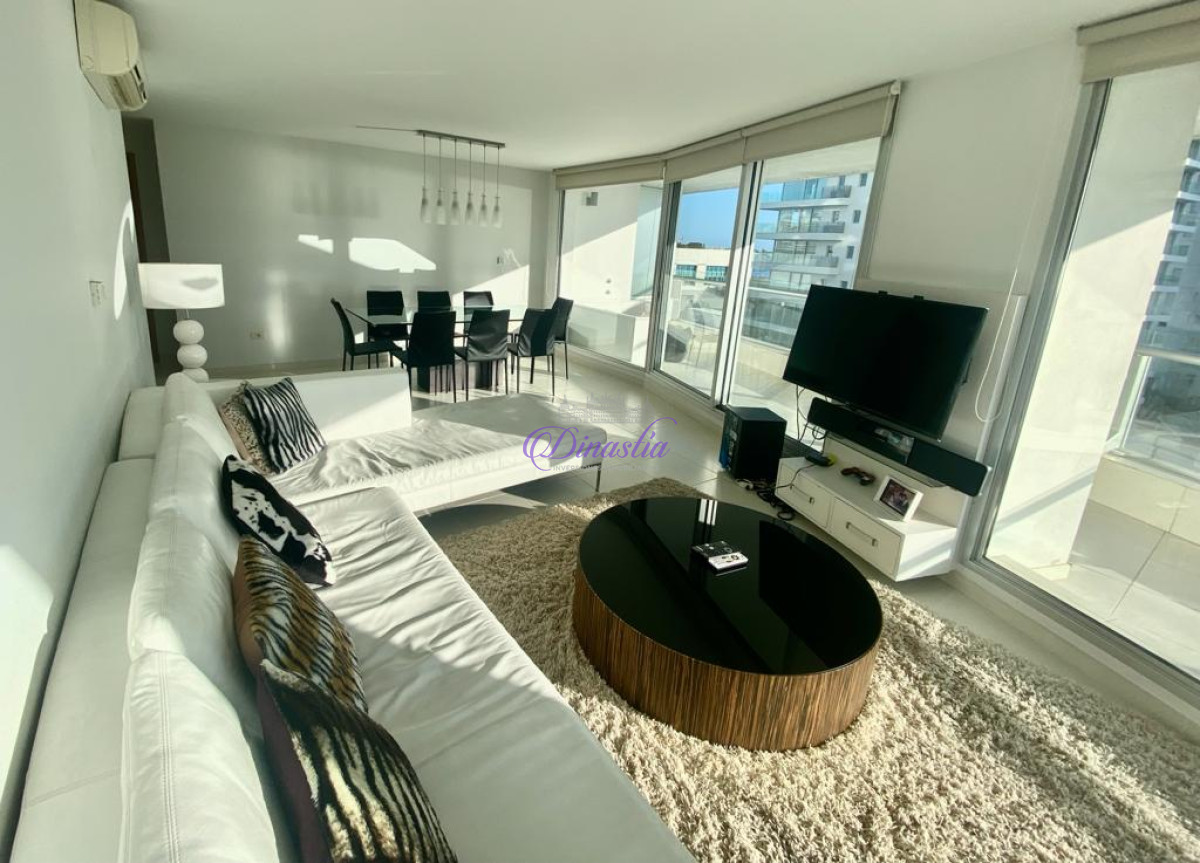 Apartamento ID.406 - Venta y Alquiler Apartamento de 3 dormitorios en Playa Mansa, Punta del Este