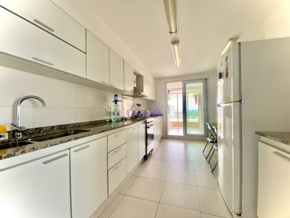Apartamento ID.440 - Alquiler y Venta Apartamento de 3 dormitorios en Playa Brava, Punta del Este