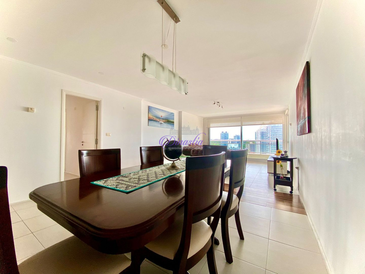 Apartamento ID.440 - Alquiler y Venta Apartamento de 3 dormitorios en Playa Brava, Punta del Este