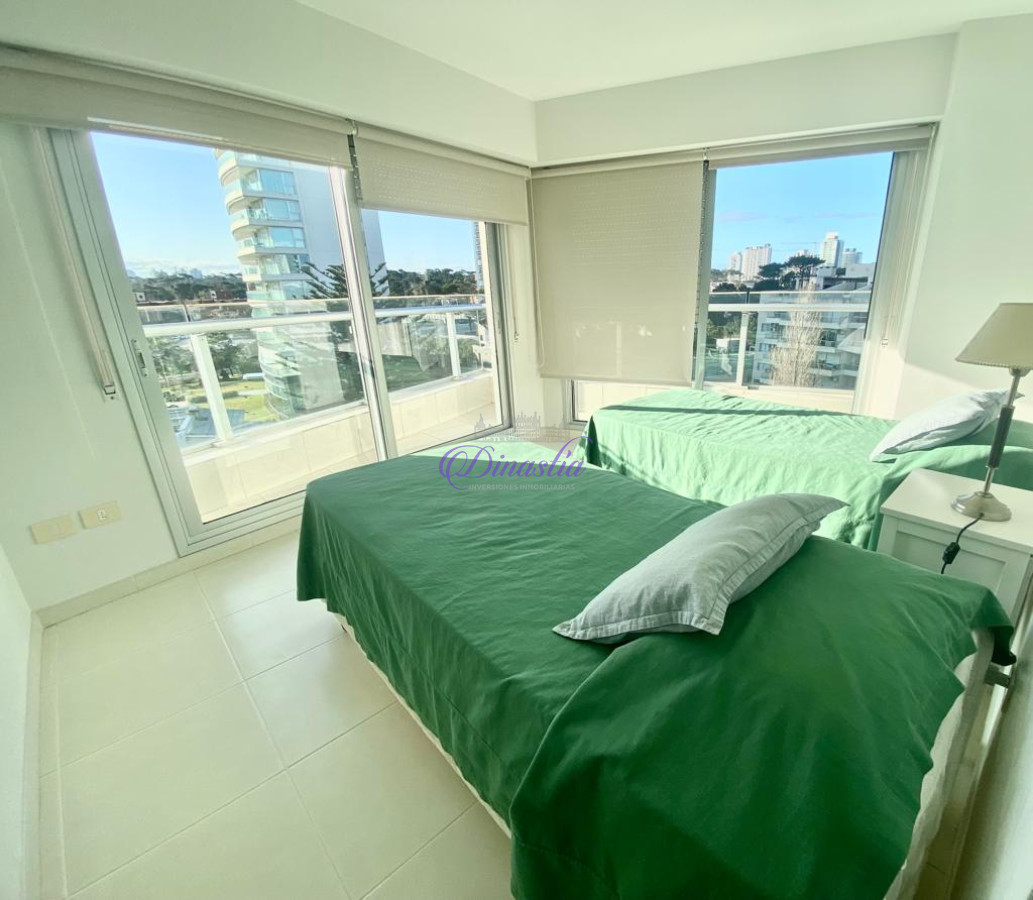 Apartamento ID.406 - Venta y Alquiler Apartamento de 3 dormitorios en Playa Mansa, Punta del Este