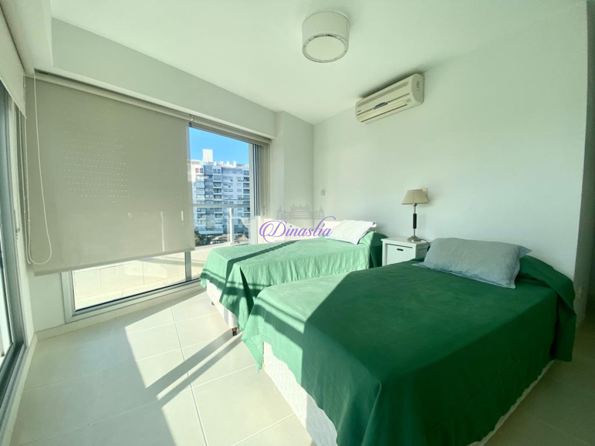 Apartamento ID.406 - Venta y Alquiler Apartamento de 3 dormitorios en Playa Mansa, Punta del Este