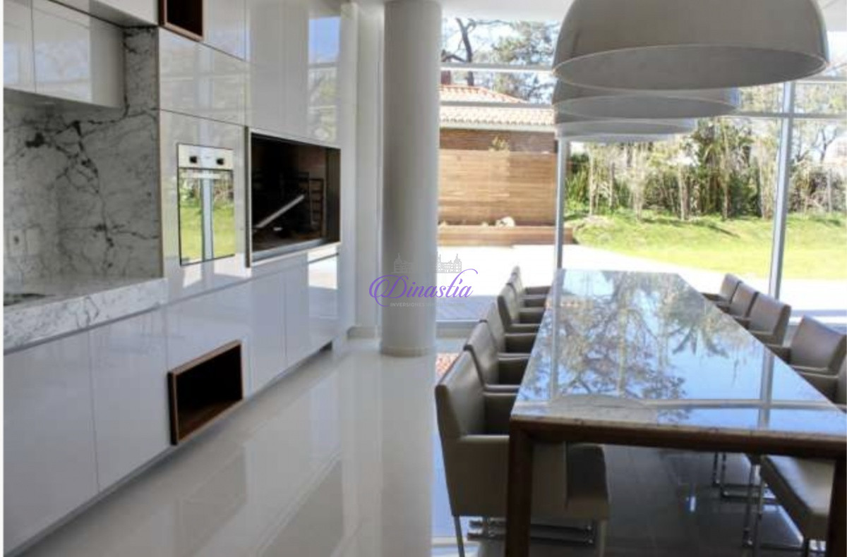 Apartamento ID.334 - APARTAMENTO EN VENTA SUNRISE TOWER 2 DORMITORIOS MAS SERVICIO PUNTA DEL ESTE