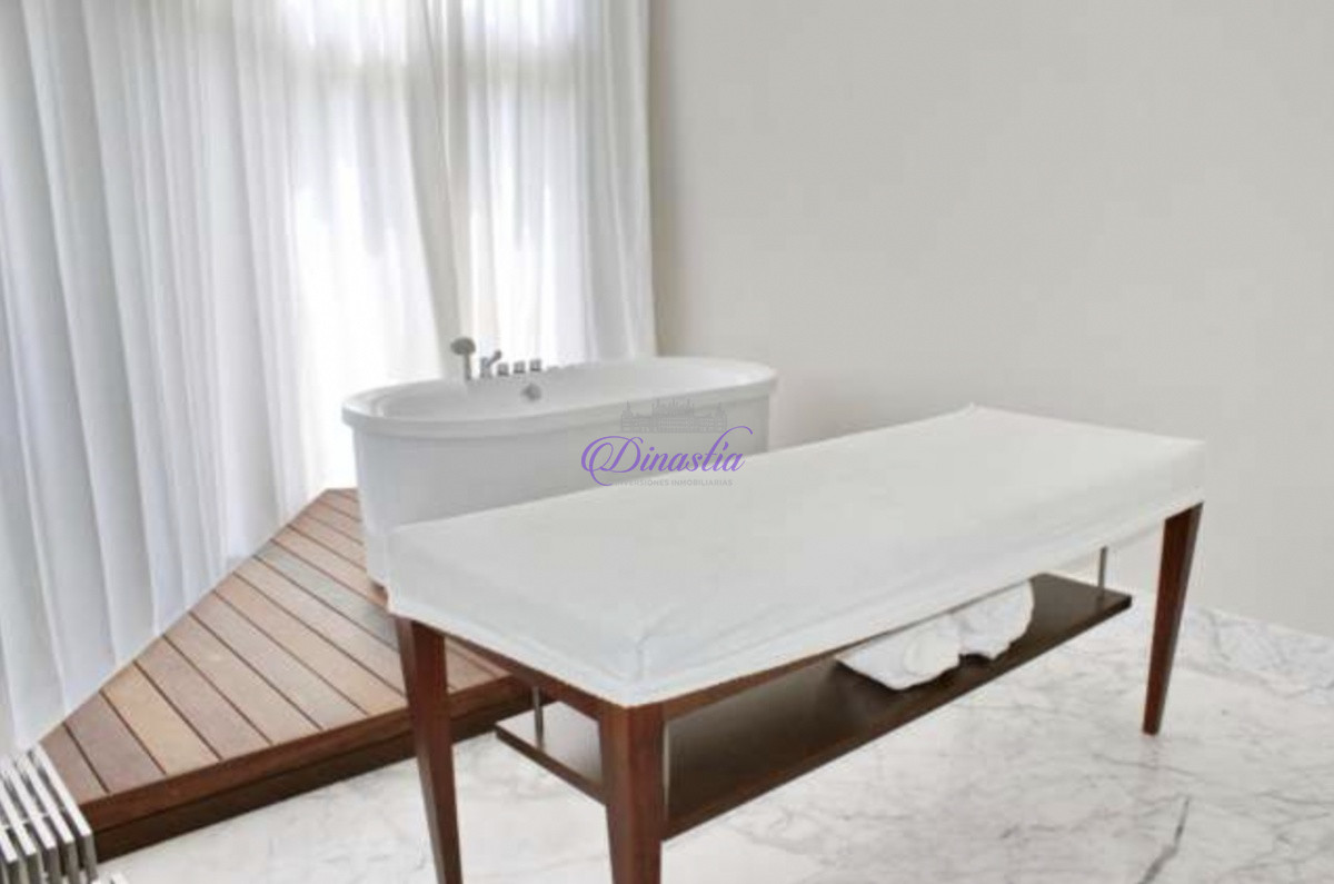 Apartamento ID.334 - APARTAMENTO EN VENTA SUNRISE TOWER 2 DORMITORIOS MAS SERVICIO PUNTA DEL ESTE