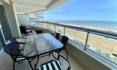 Venta Apartamento 3 DORMITORIOS y dependencia en Playa Brava, Punta del Este.