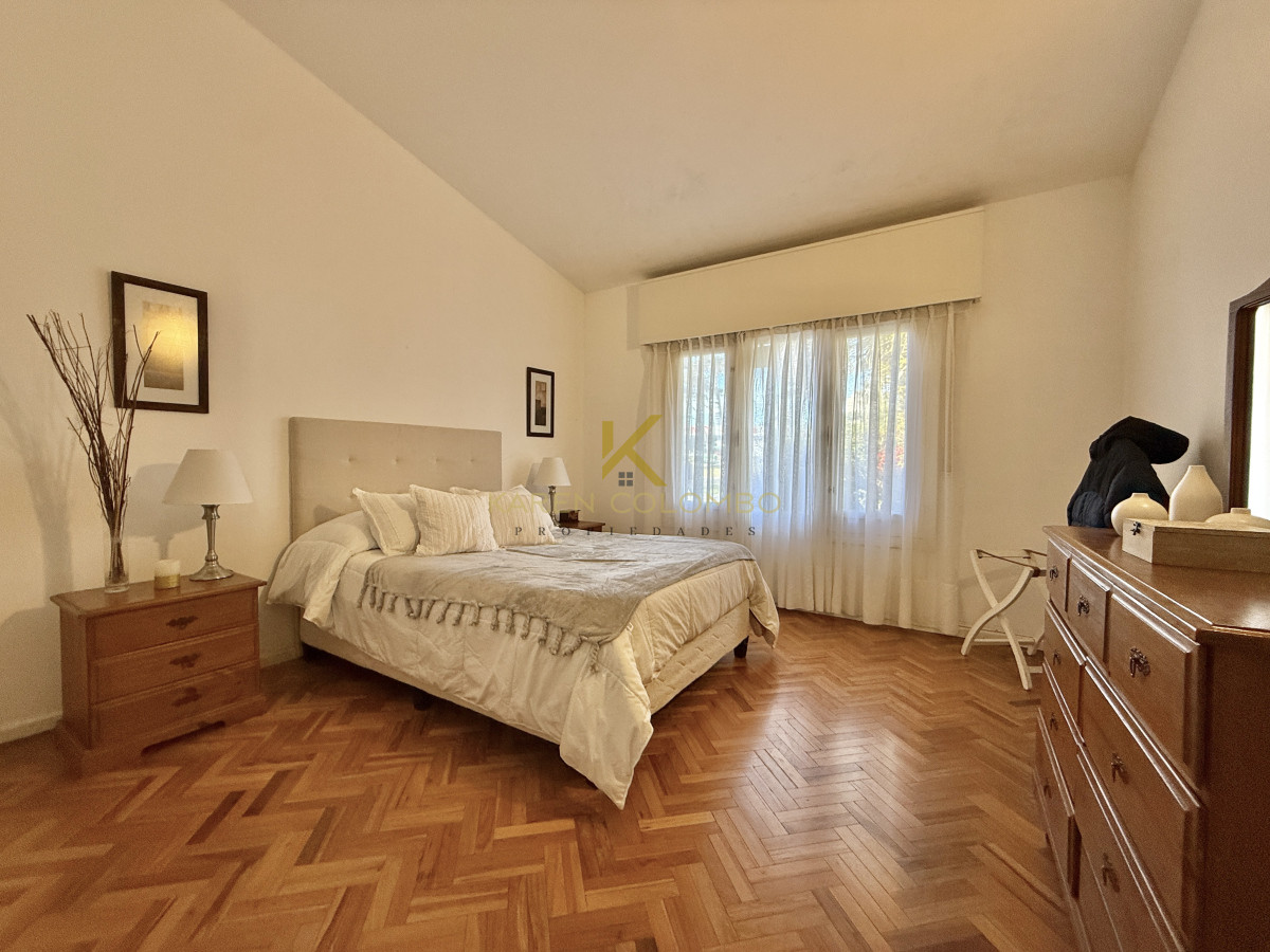 Casa ID.21096372 - OPORTUNIDAD CASA EN PLAYA MANSA EN 4 DORMITORIOS ZONA CON POTENCIAL COMERCIAL