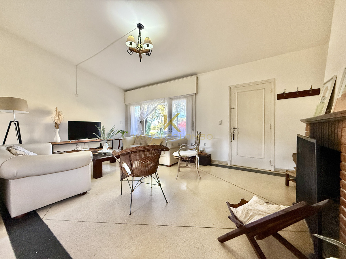 Casa ID.21096372 - OPORTUNIDAD CASA EN PLAYA MANSA EN 4 DORMITORIOS ZONA CON POTENCIAL COMERCIAL
