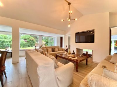 casa en alquiler temporario playa mansa 4 dormitorios - nlv220232c