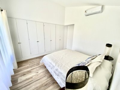 casa en alquiler temporario playa mansa 4 dormitorios - nlv220232c