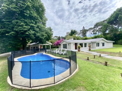 casa en alquiler temporario playa mansa 4 dormitorios - nlv220232c