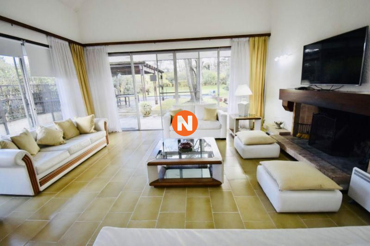 Casa Ref.223902 - Casa en alquiler temporario Lugano 4 dormitorios