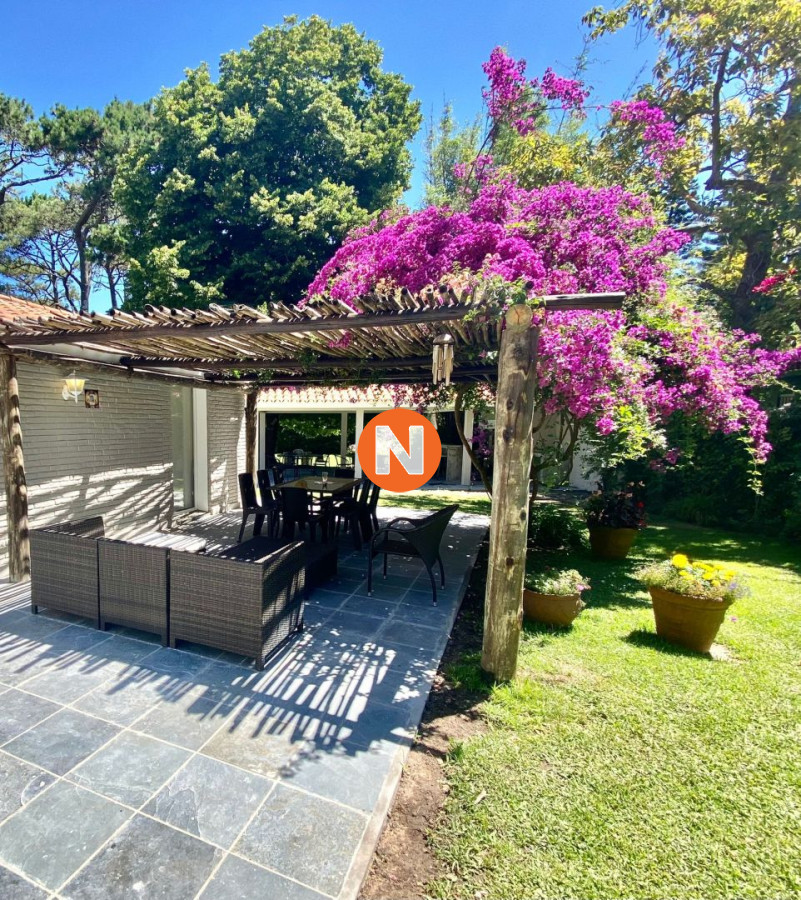 Casa Ref.220232 - Casa en alquiler temporario Playa Mansa 4 dormitorios
