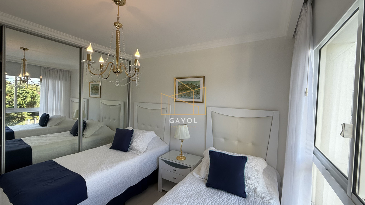 Apartamento ID.622 - Venta apartamento 3 dormitorios en Playa Mansa - Punta del Este
